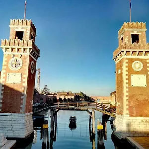 san-giorgio-degli-schiavoni-venice.hotelslidodijesolo.com/